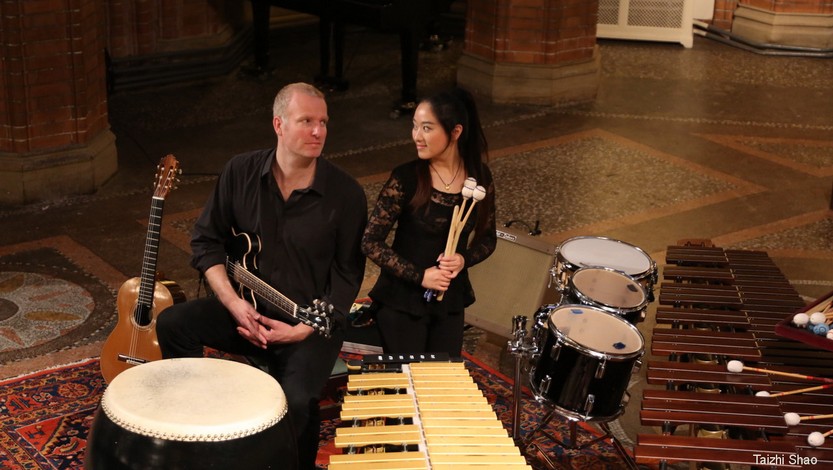 Duo Pertar mit Instrumenten Fotocredit Taizhi Shao